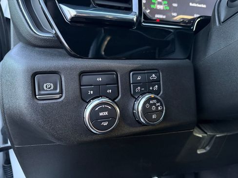 Used 2024 GMC Sierra 3500 SLE image 32