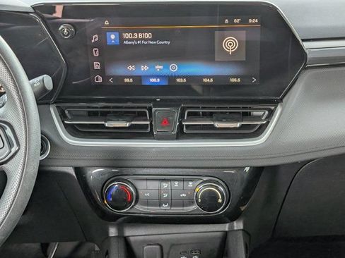 Used 2025 Chevrolet TrailBlazer LT AWD/4WD image 16