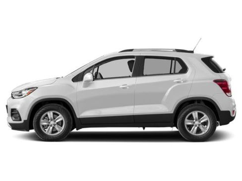 Used 2019 Chevrolet Trax LT w/ Sun & Sound Package image 3