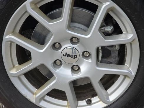 Used 2022 Jeep Renegade Latitude AWD/4WD image 9