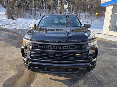 Used 2022 Chevrolet Silverado 1500 W/T w/ WT Value Package image 2
