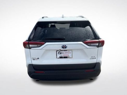 Used 2021 Toyota RAV4 XLE w/ Convenience Package AWD/4WD image 4