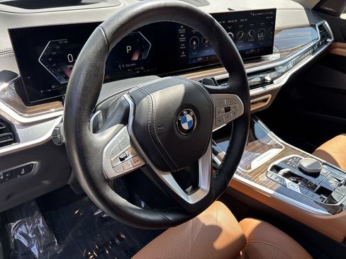 Used 2023 BMW X7 xDrive40i w/ Premium Package AWD/4WD image 11