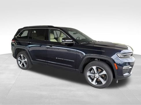 Used 2023 Jeep Grand Cherokee 4WD 4xe w/ Luxury Tech Group II image 7