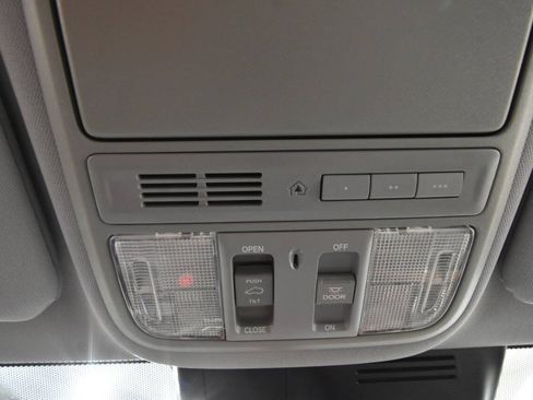 Used 2019 Honda CR-V Touring image 31