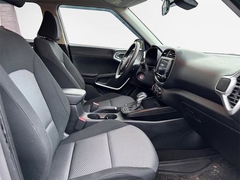 Used 2023 Kia Soul LX image 26