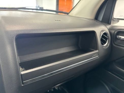 Used 2011 Jeep Compass Latitude AWD/4WD image 36