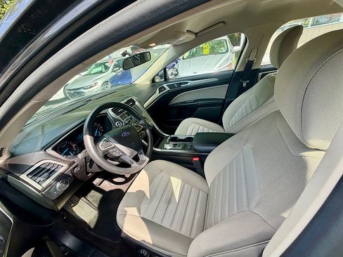 Used 2017 Ford Fusion S FWD image 9