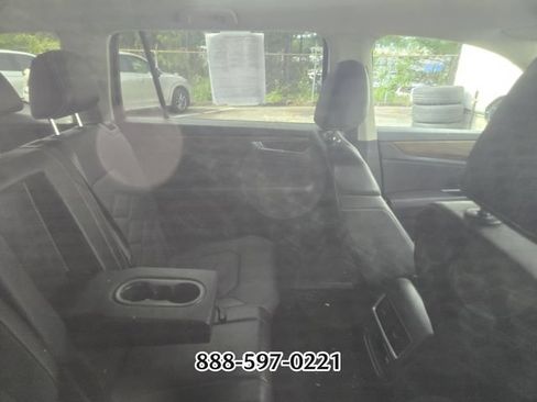 Used 2024 Volkswagen Atlas SE FWD image 9