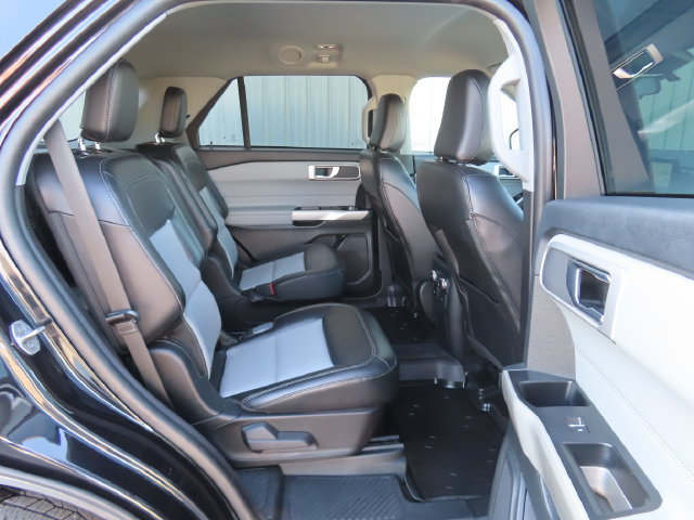 Used 2022 Ford Explorer XLT w/ Equipment Group 202A AWD/4WD image 29