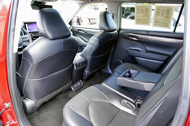 Used 2023 Toyota Highlander Limited FWD image 27