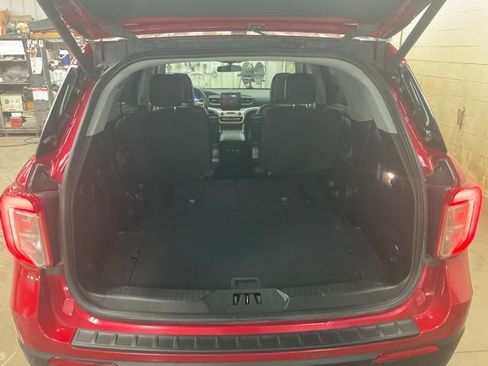 Used 2022 Ford Explorer XLT w/ Equipment Group 202A image 18