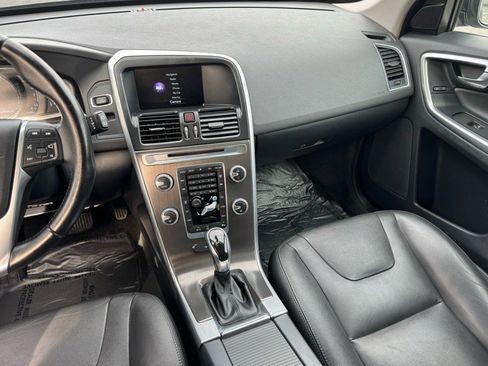 Used 2015 Volvo XC60 T5 Premier w/ Proximity Package image 11