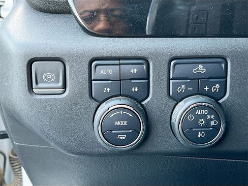 Used 2022 Chevrolet Silverado 1500 LT Trail Boss w/ Convenience Package II image 10