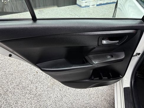 Used 2016 Toyota Camry SE image 21