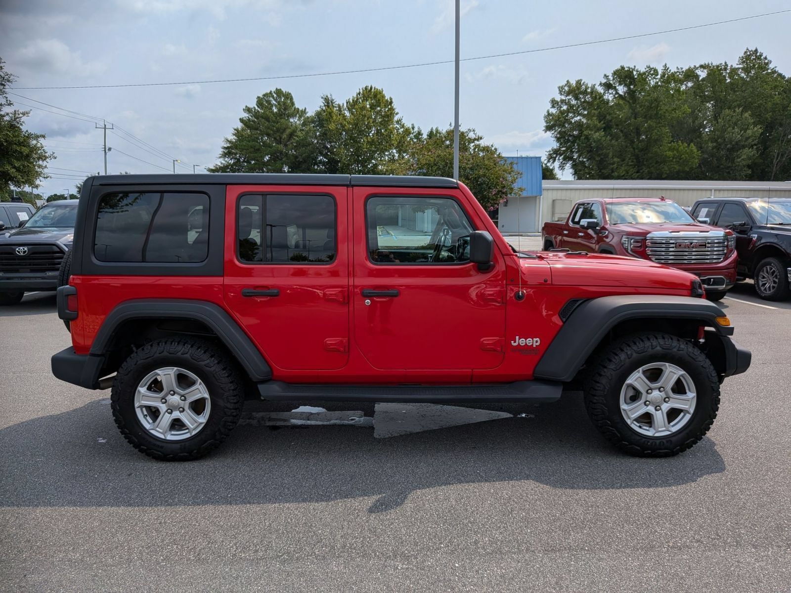 Used 2018 Jeep Wrangler Unlimited Sport S AWD/4WD image 2