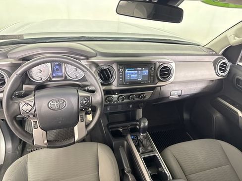 Used 2018 Toyota Tacoma SR5 AWD/4WD image 19