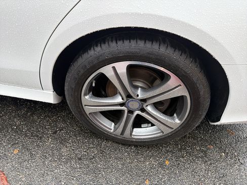 Used 2018 Mercedes-Benz E 300 4MATIC image 13