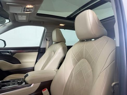 Used 2021 Toyota Highlander Platinum AWD/4WD image 6