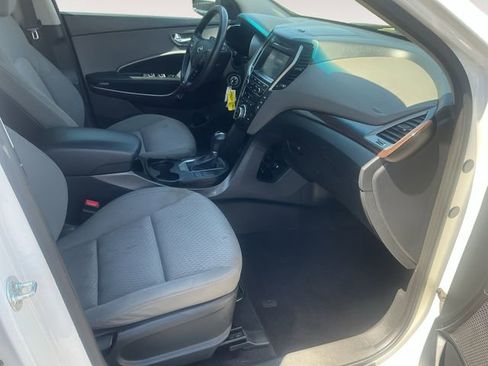 Used 2017 Hyundai Santa Fe SE AWD/4WD image 15
