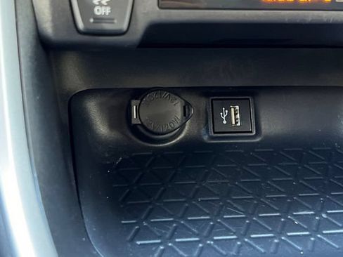 Used 2025 Toyota RAV4 XLE AWD/4WD image 38