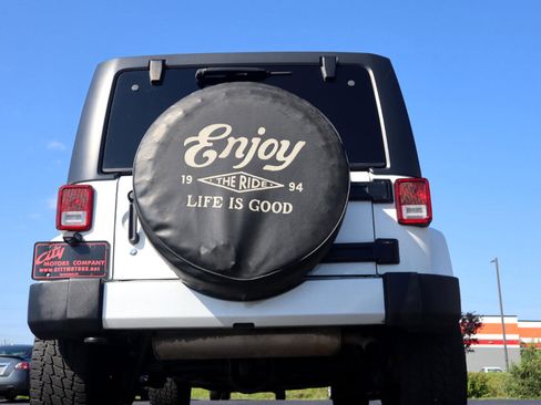 Used 2015 Jeep Wrangler Unlimited Sahara w/ Connectivity Group image 66