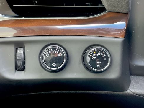 Used 2018 Cadillac Escalade ESV Luxury image 34