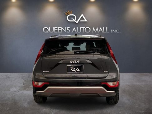 Used 2023 Kia Niro EX Touring FWD image 5