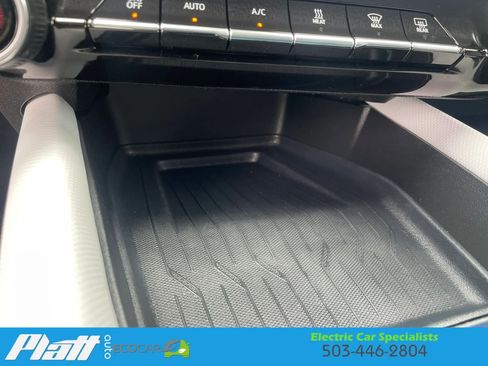 Used 2024 Chevrolet Equinox EV LT FWD image 28