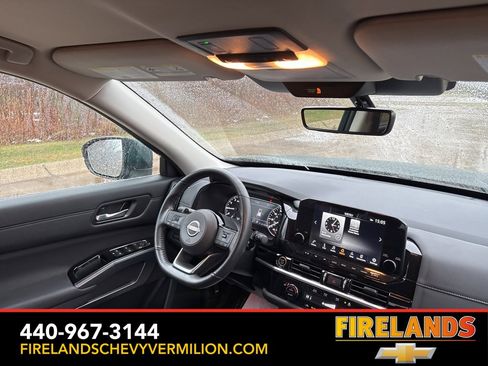 Used 2024 Nissan Pathfinder SL image 30