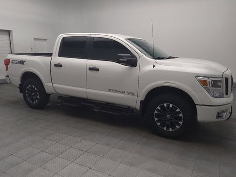 Used 2018 Nissan Titan PRO-4X image 11