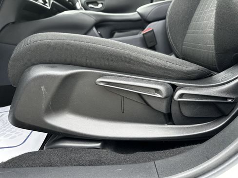 Used 2023 Honda HR-V LX image 8