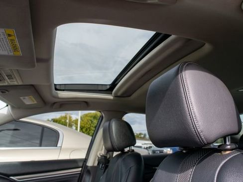 Used 2019 Honda Civic Touring image 18