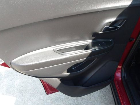 Used 2019 Chevrolet Trax LT w/ LPO, Protection Package FWD image 16
