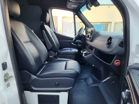 Used 2020 Mercedes-Benz Sprinter 3500 image 14