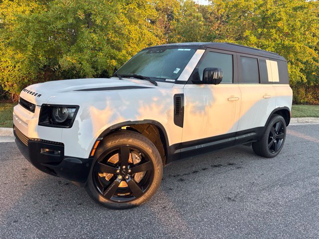 Used 2026 Land Rover Defender 110 X-Dynamic SE AWD/4WD image 1