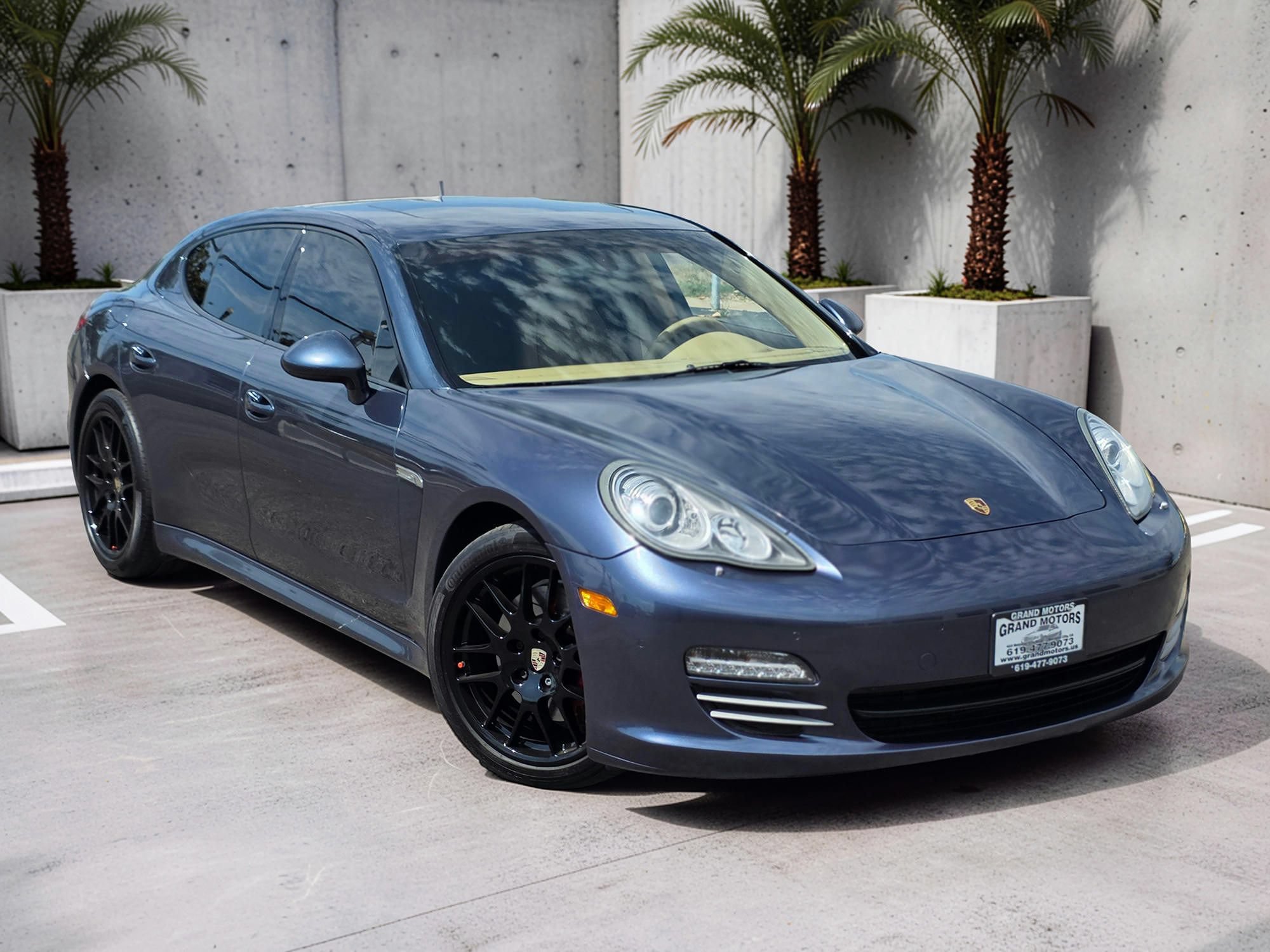 Used 2012 Porsche Panamera 4 w/ Premium Pkg Plus AWD/4WD image 2