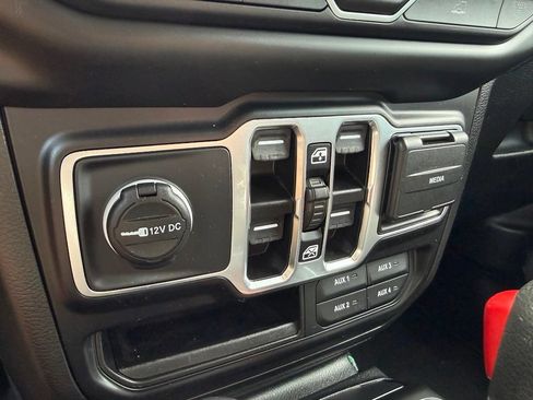 Used 2023 Jeep Wrangler Unlimited AWD/4WD image 17