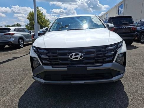 Used 2025 Hyundai Tucson SE AWD/4WD image 2