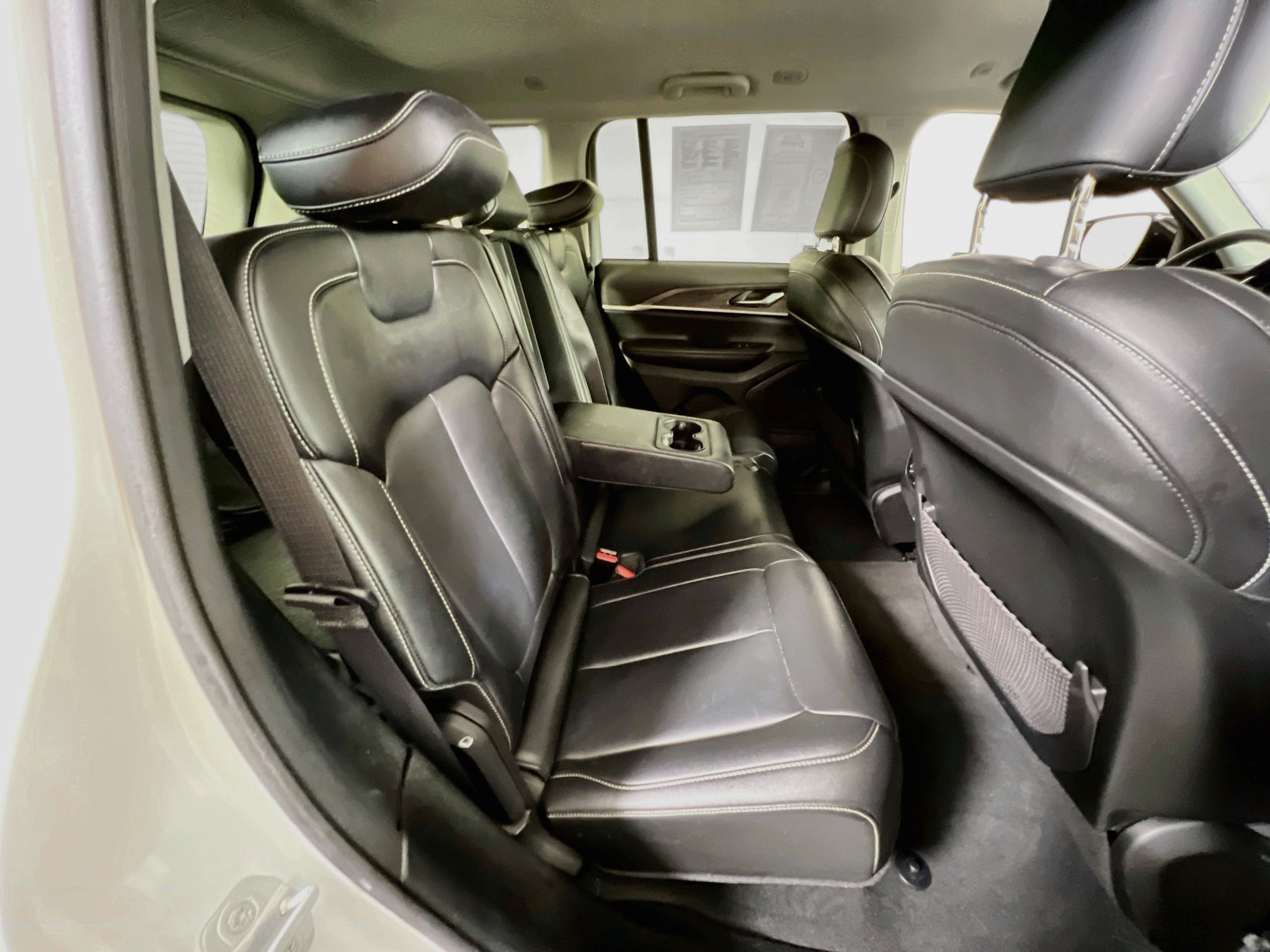 Used 2023 Jeep Grand Cherokee Limited AWD/4WD image 26