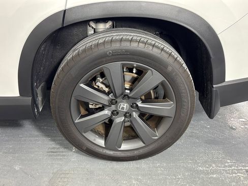 Used 2025 Honda Pilot Sport image 36