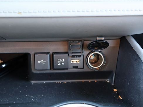 Used 2020 Toyota Highlander XLE image 28