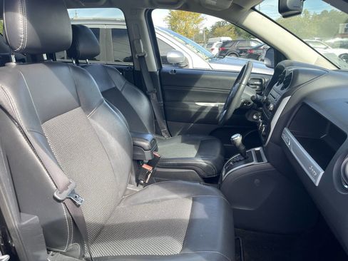 Used 2016 Jeep Compass Latitude FWD image 12