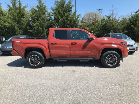 Certified 2025 Toyota Tacoma TRD Sport w/ TRD Sport Upgrade Package image 8