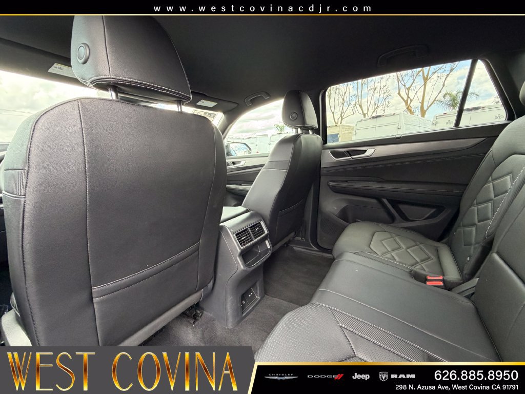 Used 2025 Volkswagen Atlas Cross Sport SE AWD/4WD image 27