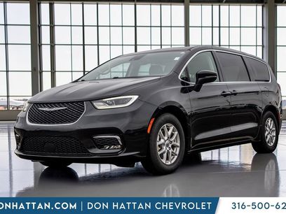 Used 2023 Chrysler Pacifica Touring-L