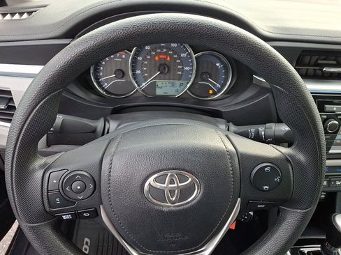 Used 2015 Toyota Corolla LE image 17