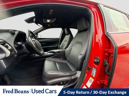 Used 2019 Lexus UX 200 image 23