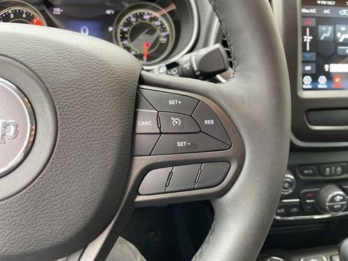 Used 2022 Jeep Cherokee Trailhawk image 21