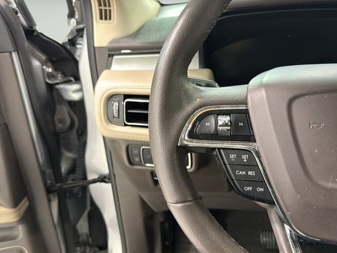 Used 2023 Lincoln Nautilus FWD w/ Premium Package image 13